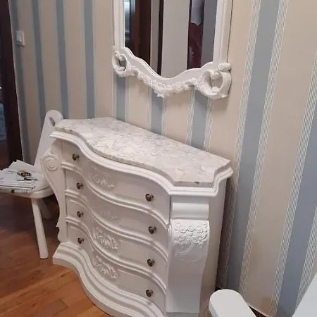 Apto San Francisco,en El Centro Y En La Playa *