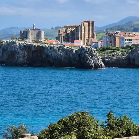 Apto San Francisco,en El Centro Y En La Playa Castro Urdiales