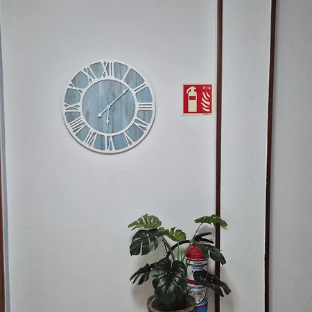 Apto San Francisco,en El Centro Y En La Playa * Castro Urdiales