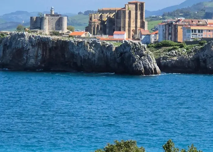 Apto San Francisco,en El Centro Y En La Playa Castro Urdiales